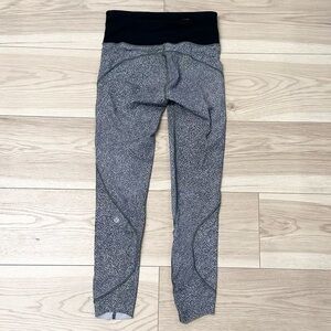 LIKE NEW Lululemon Women’s Run The Day 7/8 Tight Leggings (25")